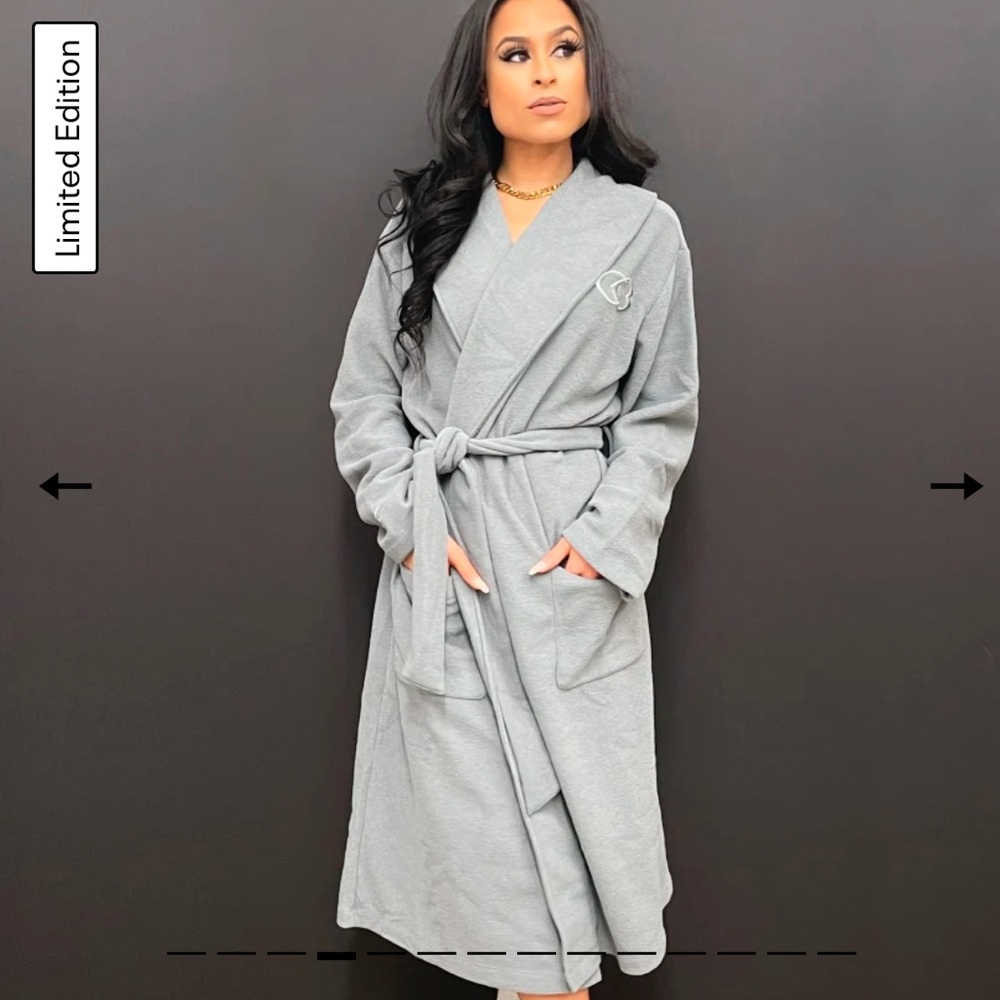 NWT Reebok Cardi B Robe - Picture 1 of 7